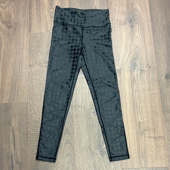 🖤 Black Houndstooth Women’s Leggings - M - perfect like new condition!! 🖤 - Picture 3 of 5